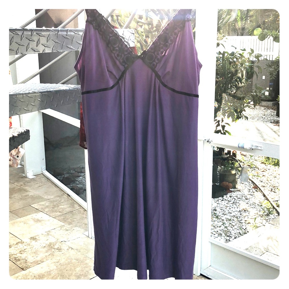 Ambrielle chemise. Made of polyester-super soft.